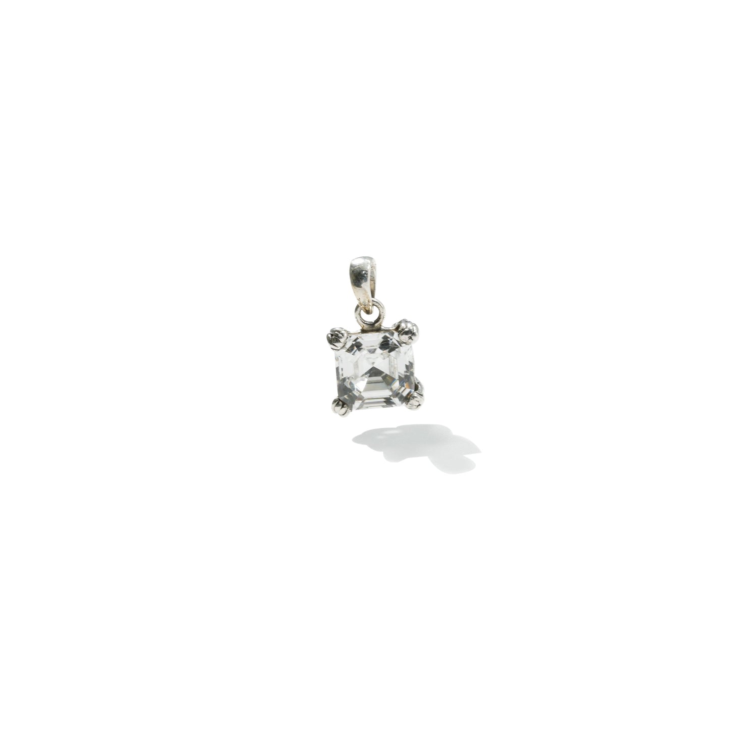 PENDANT SOCA PRONG SET NAGA 44808MM