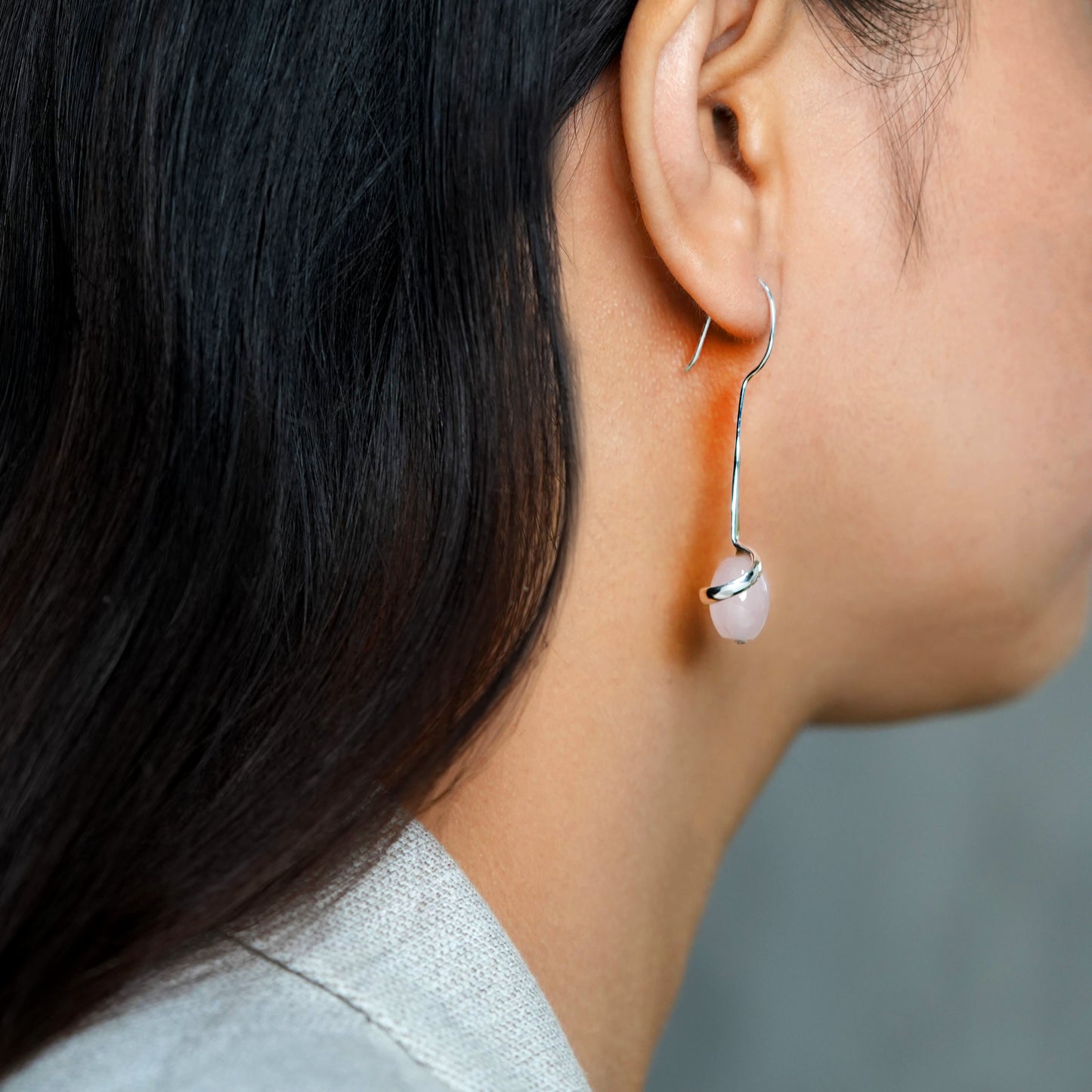 EARRING LONG WRAP ROSE QUARTZ