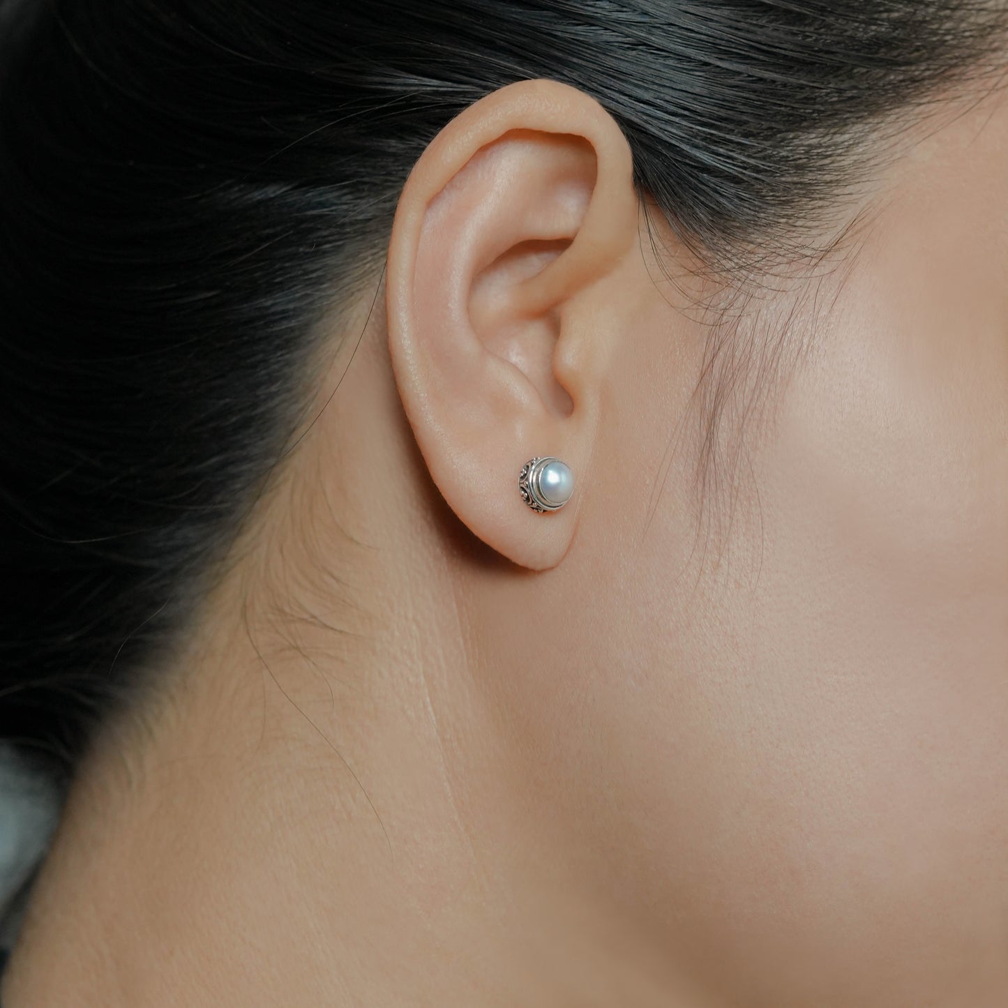 EARRING ROUND BUN BEZEL