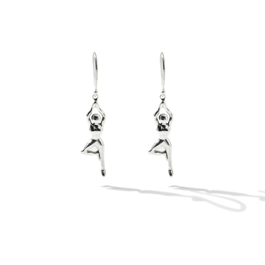 EARRING YOGA VRKSASANA (TREE POSE)