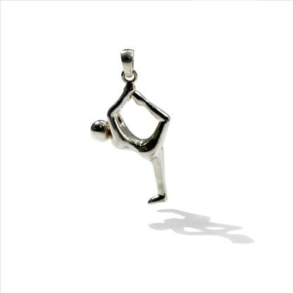 PENDANT YOGA NATARAJASANA (LORD OF DANCERS POSE)