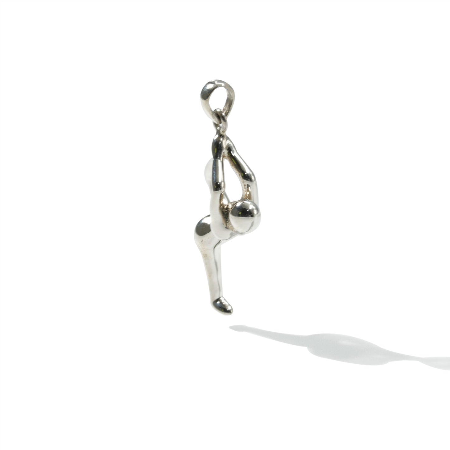 PENDANT YOGA NATARAJASANA (LORD OF DANCERS POSE)