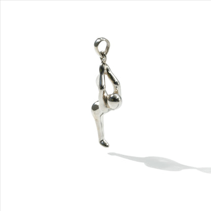 PENDANT YOGA NATARAJASANA (LORD OF DANCERS POSE)
