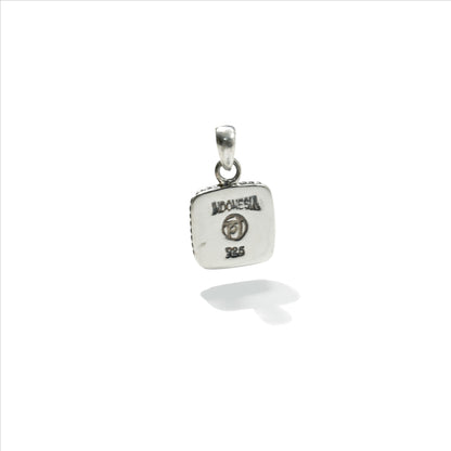 PENDANT TINY SQUARE