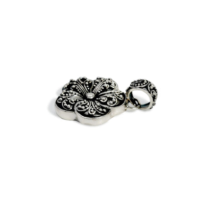 PENDANT FLOWER BUN