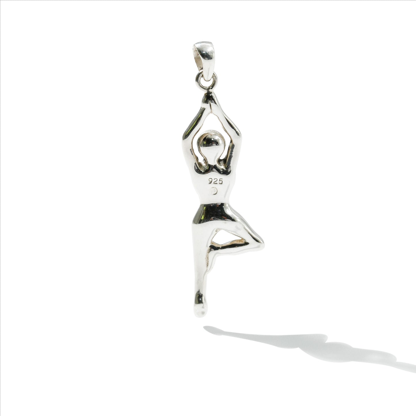PENDANT YOGA VRKSASANA (TREE POSE)