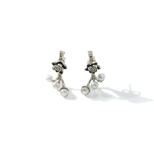 EAR JACKET LOTUS FLOWER AND THREE PEARLS