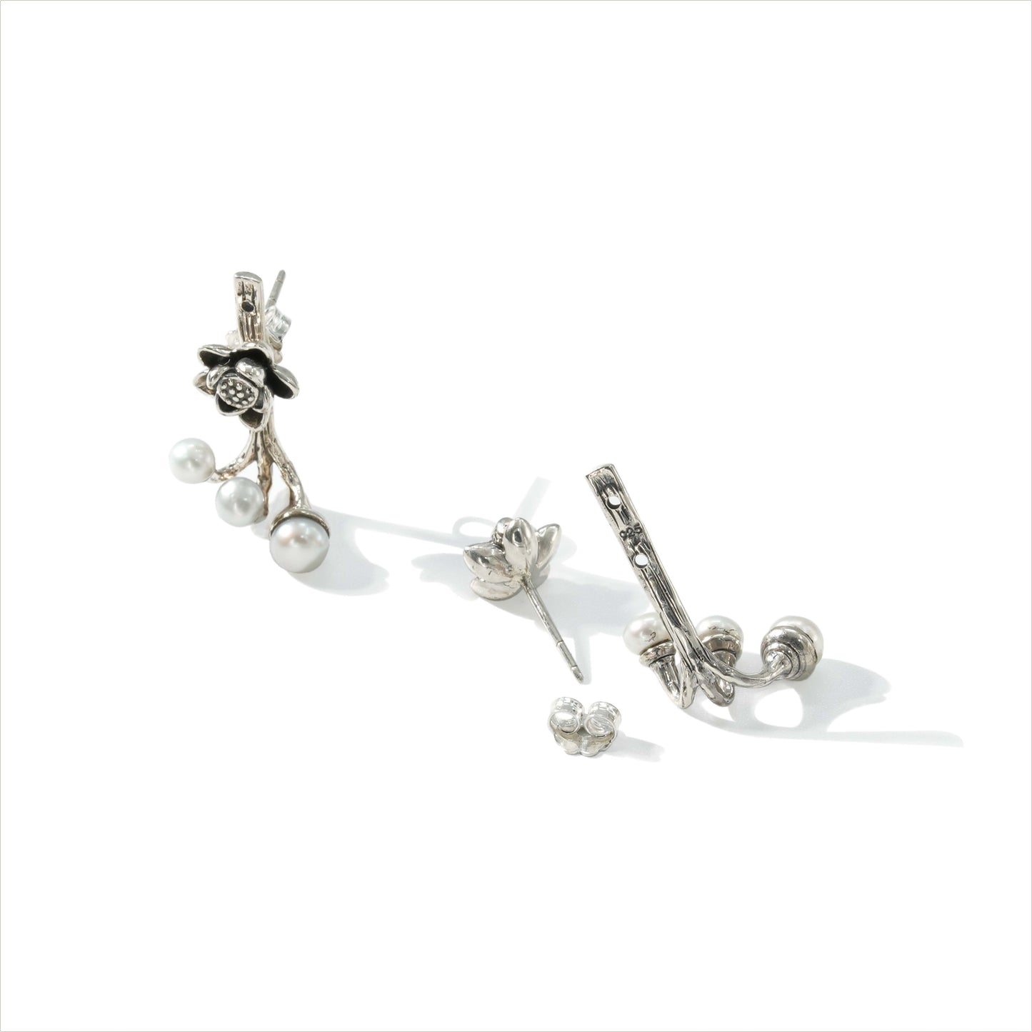 EAR JACKET LOTUS FLOWER AND THREE PEARLS