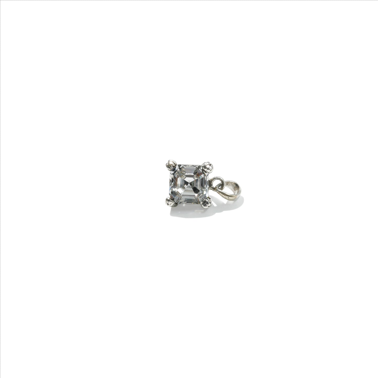 PENDANT SOCA PRONG SET NAGA 44808MM