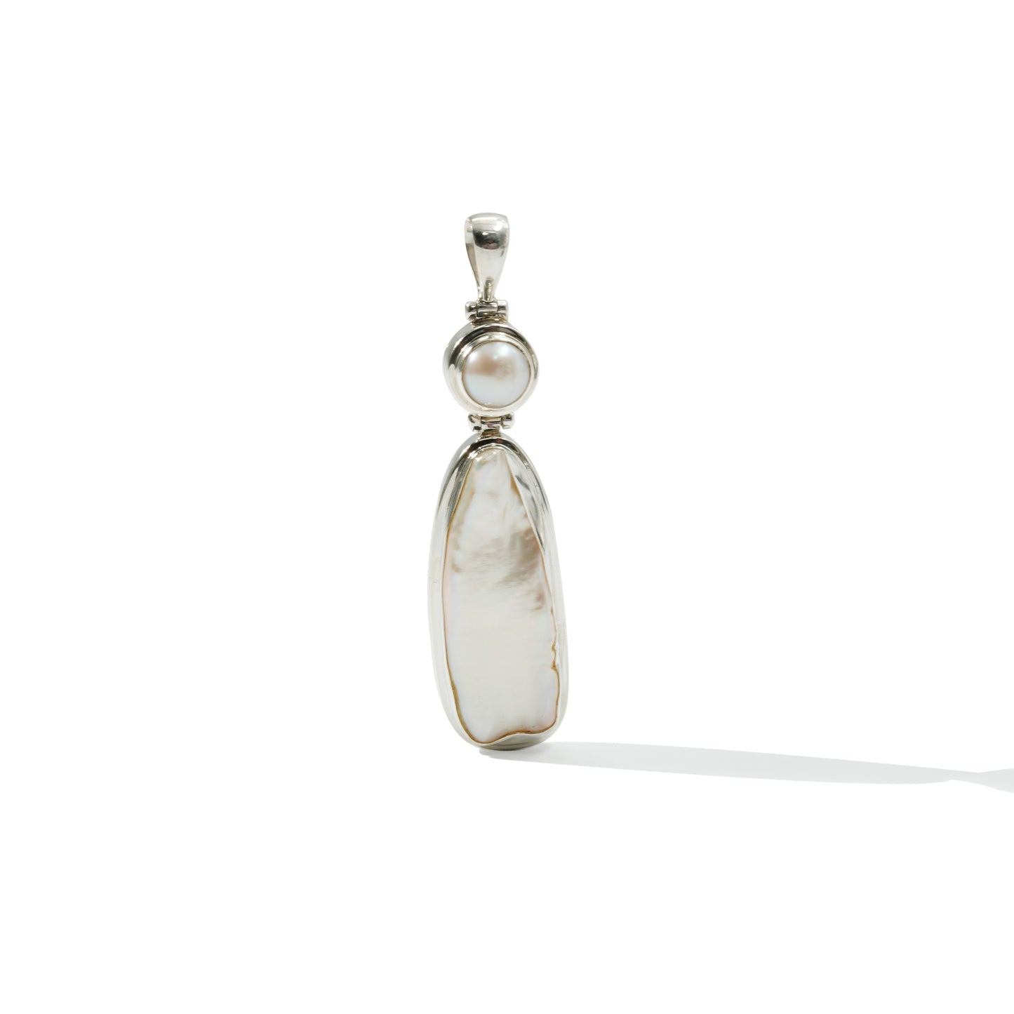 PENDANT WITH FRESH WATER AND KESHI PEARL