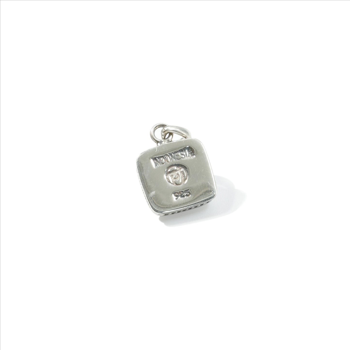 PENDANT TINY SQUARE