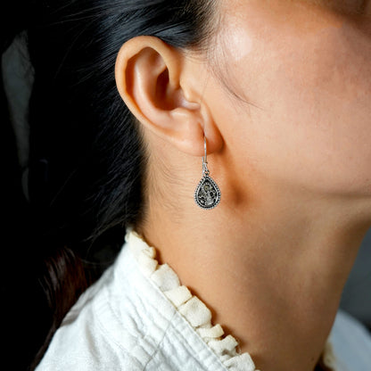 EARRING DANGLE BUN PEARSHAPE