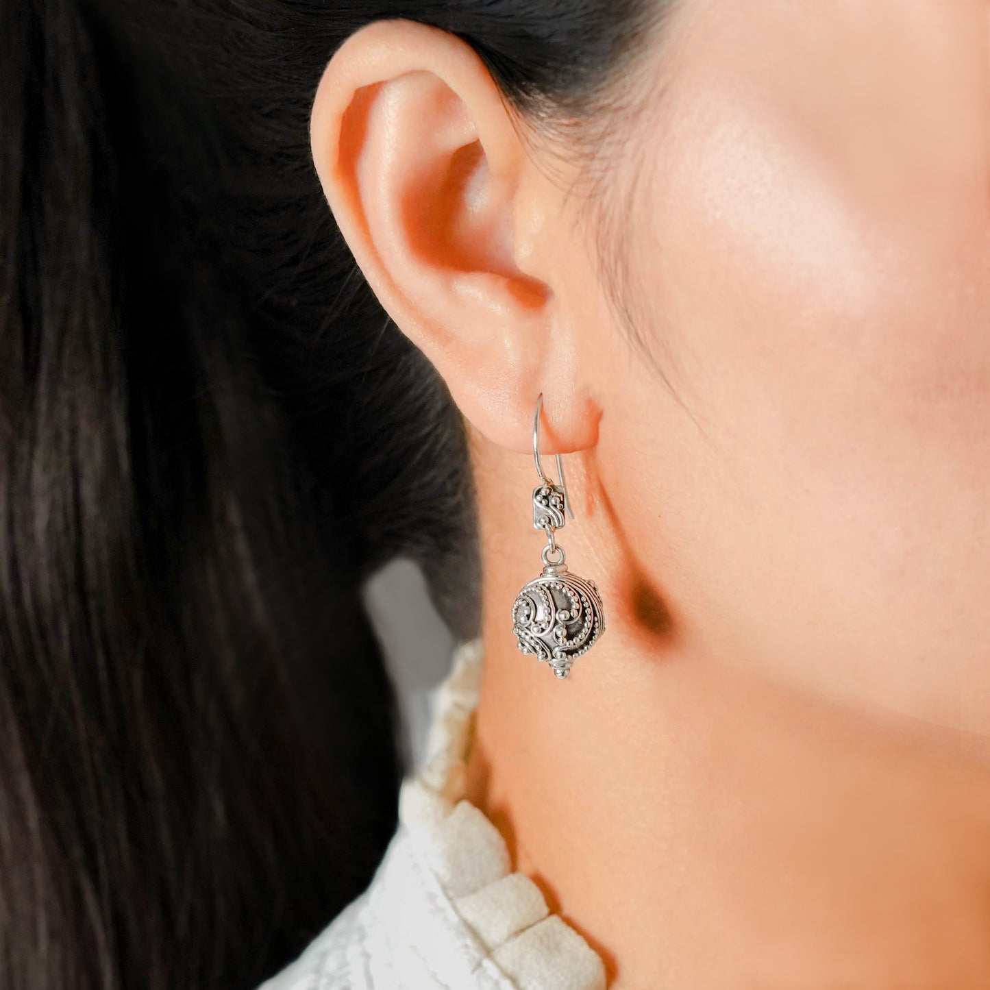 EARRING DANGLE SINGLE BEAD BALL BUN
