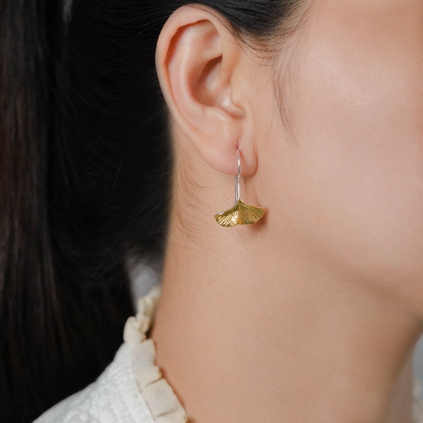EARRING DANGLE BRUSHED GINKGO BILOBA 18K GOLD PLATED ERS 012