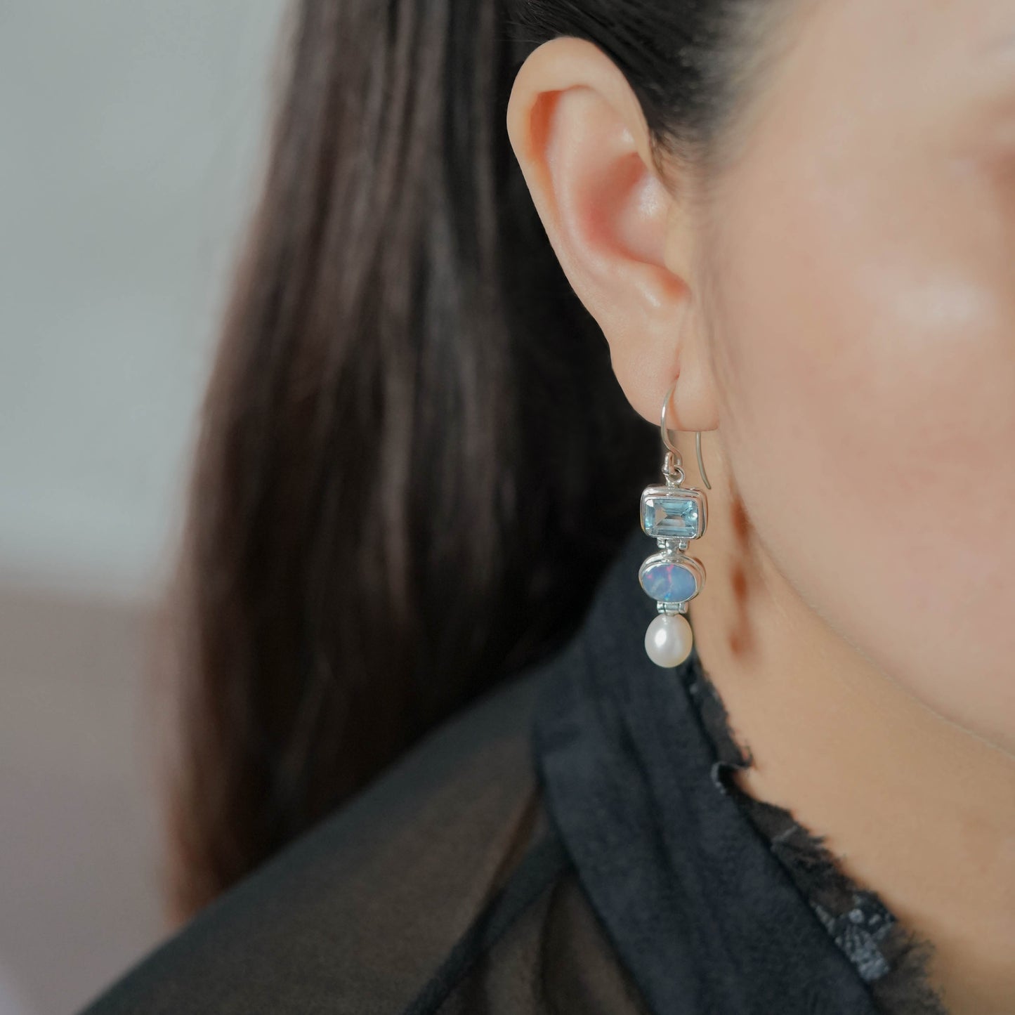 EARRING DANGLE SOCA LINEAR